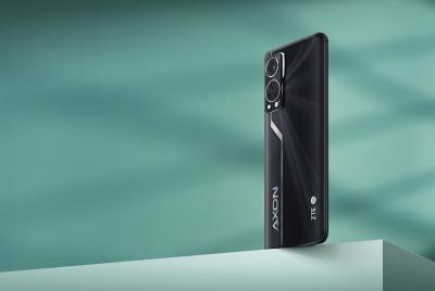 ZTE Axon30 with graphene cooling image