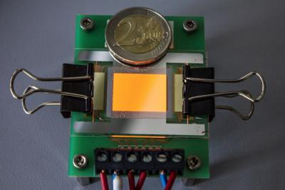 OLED device with graphene electrodes (Gladiator, Jan 2017)